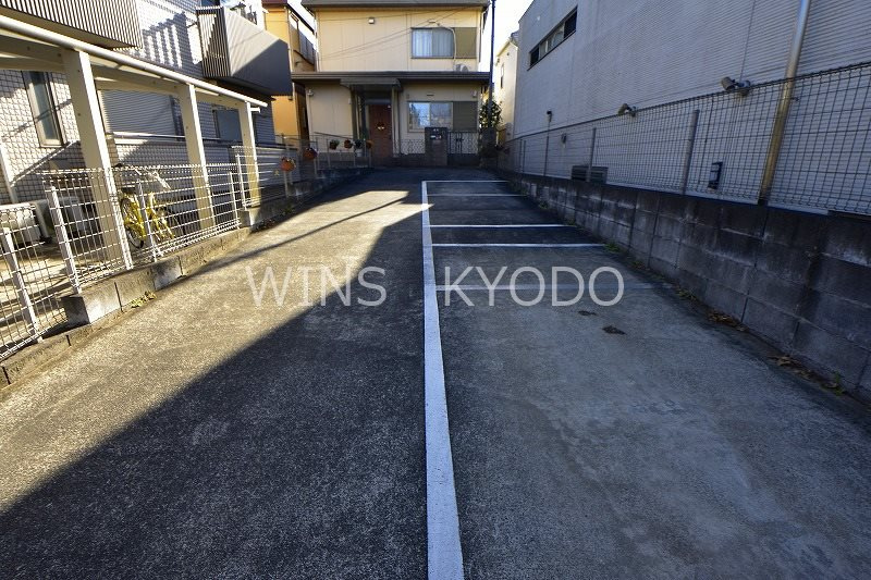 梅ヶ丘テラスハウスの駐車場