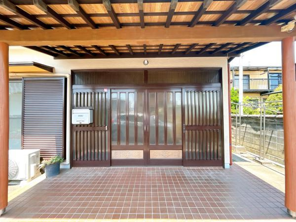 富士宮市小泉の中古一戸建|【現況販売】玄関（外観） 