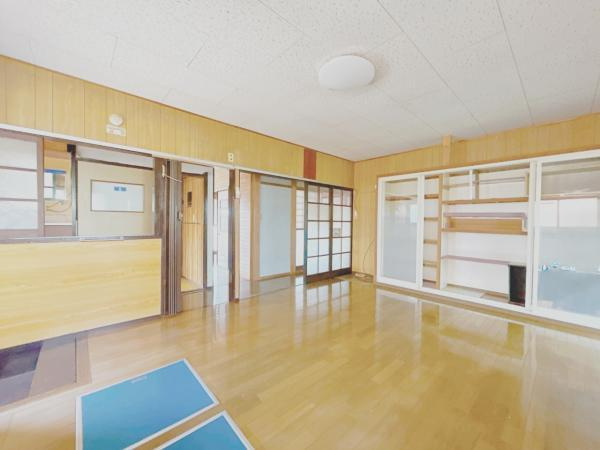 富士宮市小泉の中古一戸建|【現況販売】1階11帖DK別角度 