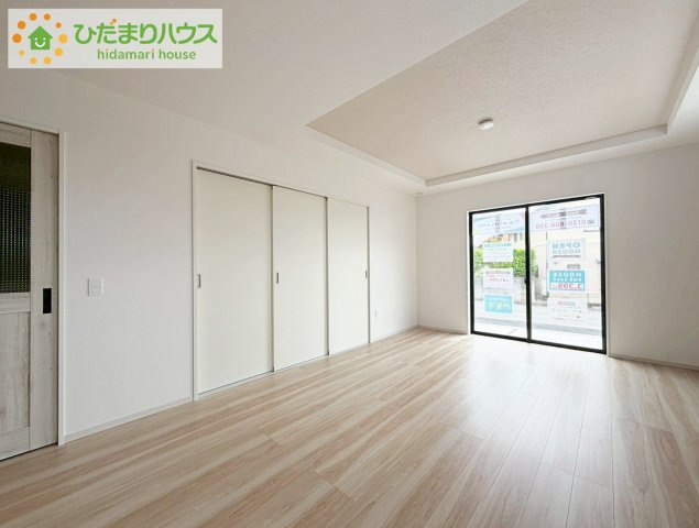 郡山市富田町9期　新築戸建　2号棟の居間・リビング|開放感あるLDKを確保！家族が集まるリビングはゆったり過ごしリフレッシュする場として居心地の良い空間にしたいですね。