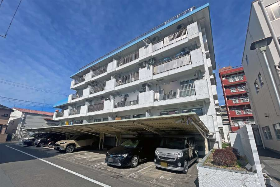 第4東個西新井マンション2号棟の外観|ドキドキの新生活も、安心してスタート。ぴったりの住まいを見つけませんか？クランディアが一緒に住まい選びをサポートします‼　まずは、お気軽にお問合せください　＃クランディア