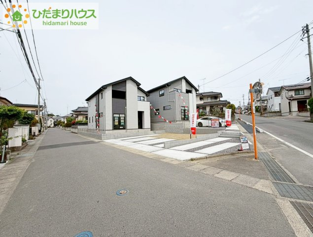 郡山市富田町9期　新築戸建　１号棟の前面道路含む現地写真|整備された駐車場で、マイカーを気兼ねなく洗車なんて最高ですね！(^▽^)/