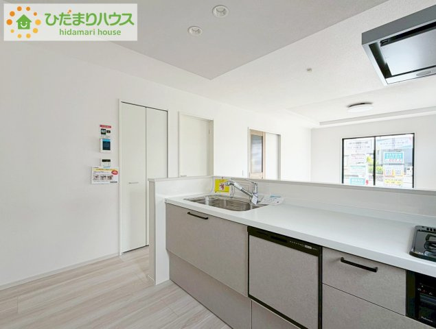 郡山市富田町9期　新築戸建　１号棟のキッチン|料理をしながらでも、ご家族との会話を楽しめる対面式キッチン♪