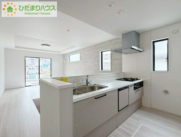 郡山市富田町9期　新築戸建　１号棟のキッチン|シンプルなシステムキッチン♪広々としていてお料理をするのにも十分な広さがあります！お子様とお菓子作りをしたり、新しいお料理に挑戦したり毎日の家事が楽しくなりそうです！