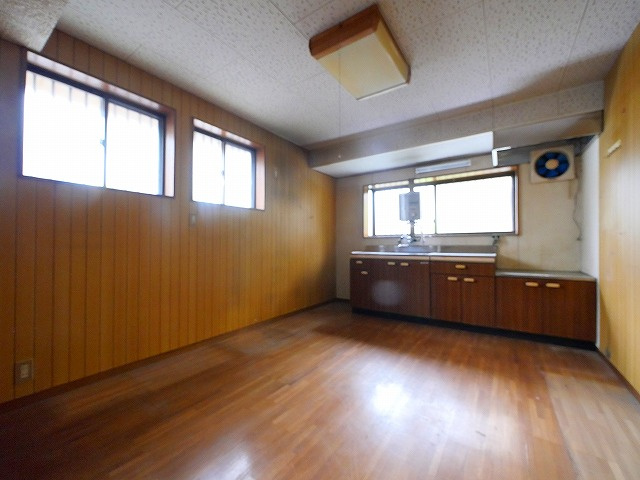 三条添川戸建賃貸の居間・リビング|ゆったり過ごせる居間です