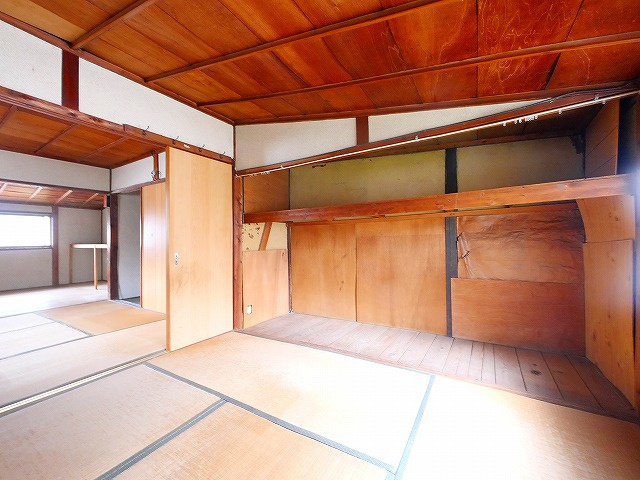 三条添川戸建賃貸の和室|和室ならではの温かな和の空間で寛ぎの時間を過ごせます