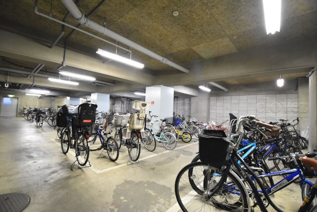 【駐輪場】 | シティハイツ三ノ輪 | 自転車置き場。マンションの共用部にあたります。空きの有無や駐輪料金、各戸の台数制限などについては、改めてお問い合わせください。～即日のご見学可能～　お問合せはお気軽にどうぞ。
