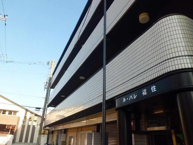 ル・パレ福住のエントランス