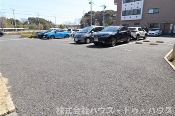 アローフィールド　Bの駐車場