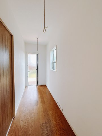 【中古戸建】北群馬郡榛東村大字広馬場の独立洗面台|■室内物干し｜室内物干しをご用意しております。雨の日が続いても安心です♪