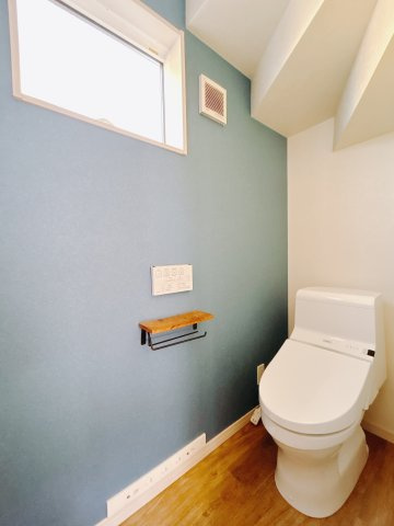 【中古戸建】北群馬郡榛東村大字広馬場のトイレ|■トイレ｜1階、2階にもトイレをご用意しております♪窓付きなので常に換気もでき、綺麗保てます♪