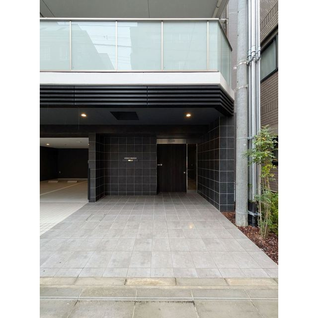 墨田区緑３丁目の賃貸マンションのエントランス