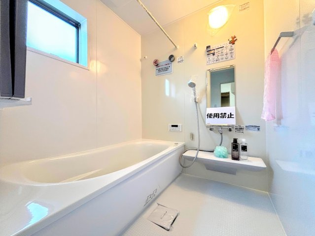 港南区下永谷6丁目　新築戸建ての浴室|［モデルハウス］◆お子様と一緒にバスタイムを楽しめる広々空間。浴室乾燥機付で心地よいバスタイムを実現します。