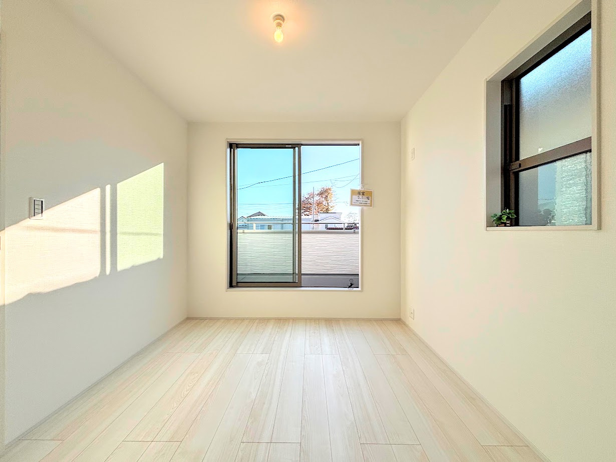 港南区下永谷6丁目　新築戸建ての洋室|［モデルハウス］◆子どものスタディ空間として、あるいは書斎やホビールームとして生活スタイルに合わせて使えるプライベートルーム。居心地のいい落ち着いたインテリアが似合います。