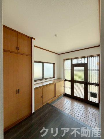 【玄関】 | 榛東村新井　リフォーム済み5LDK中古住宅