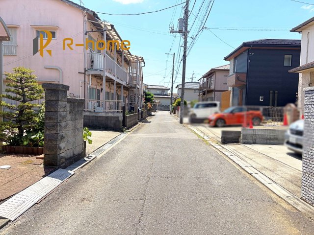 牛久市田宮6期　新築戸建て　1号棟の前面道路含む現地写真|『今から見たい！』大歓迎です♪
お気軽にＲ－ｈomeまでお問い合わせください。