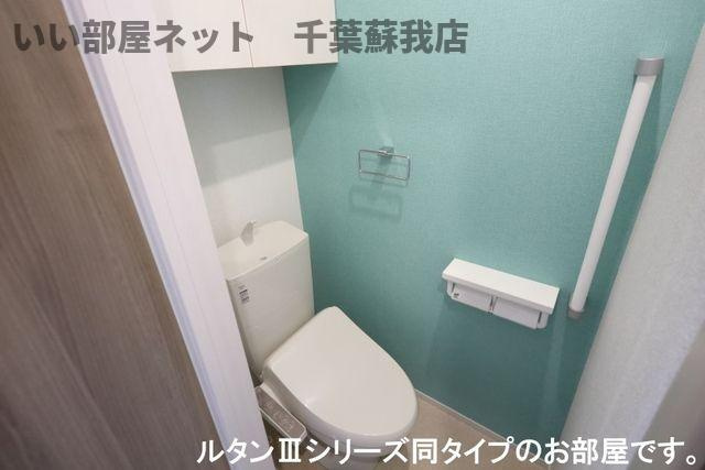 メゾン・ド・リュミエールⅢのトイレ|落ち着いた色調のトイレです