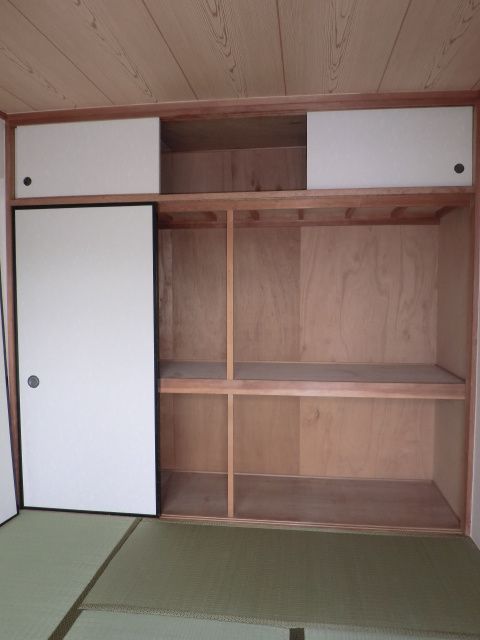 ルミエール妙蓮寺の収納|302号室の写真です