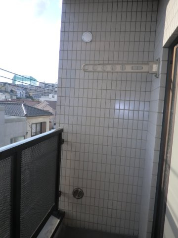 ルミエール妙蓮寺のバルコニー|302号室の写真です