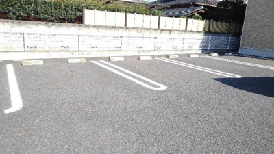 【駐車場】 | ライム　ウッド | 車をお持ちの方に嬉しい駐車場付きの物件です