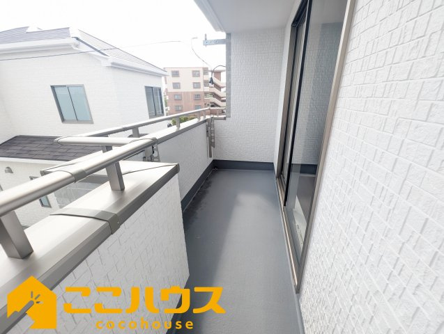 名護市宇茂佐1556番　新築戸建て　全7棟　B号棟のバルコニー|急な雨でも安心のインナーバルコニー