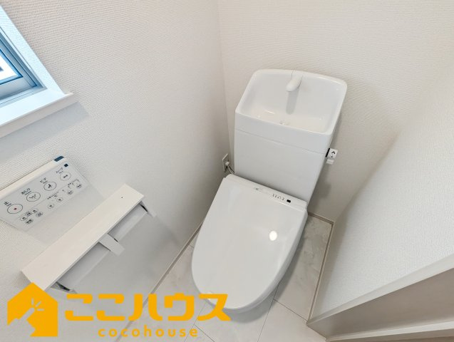 名護市宇茂佐1556番　新築戸建て　全7棟　B号棟のトイレ|2階トイレ