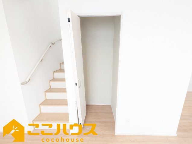 名護市宇茂佐1556番　新築戸建て　全7棟　B号棟の収納|リビング収納もございます