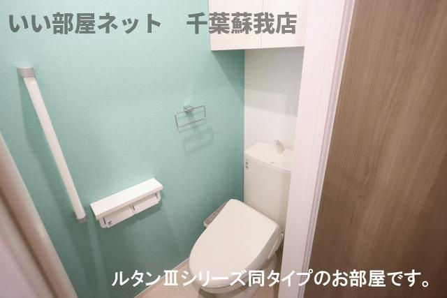 メゾン・ド・リュミエールⅢのその他|落ち着いた色調のトイレです