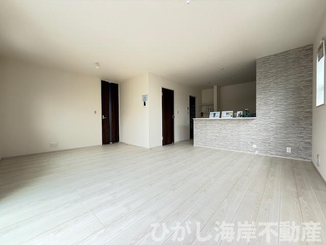 茅ヶ崎市菱沼１丁目　新築戸建　全２棟の居間・リビング|18.5帖　LDK