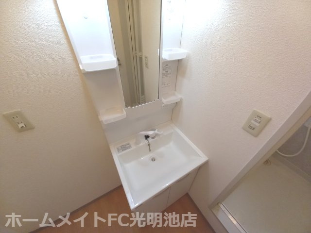 アーバンビレッジA棟の独立洗面台