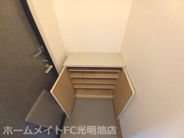 アーバンビレッジA棟の玄関