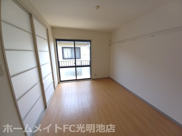 アーバンビレッジA棟の洋室