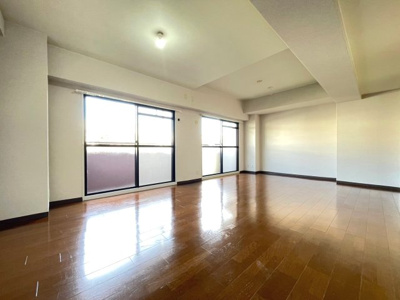 【居間・リビング】 | ロイヤルクイーンズパーク春日