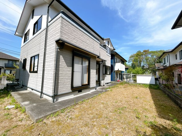 いわき市泉町黒須野早稲田 中古住宅 4SLDK 陽当たり良好！不動産プラスの庭|お庭の写真です。南東側に面しているので日当たりもよく、お子様のプールを出したりBBQをするのも楽しそうですね。