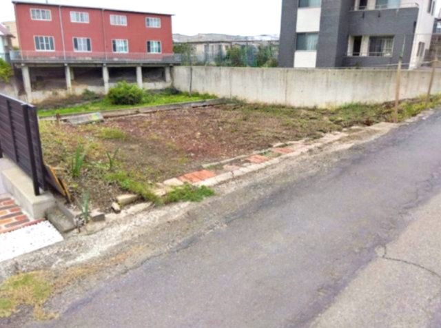 売土地　函南町柏谷の外観|閑静な住宅地に位置する売土地です。周辺は落ち着いた住環境で、ゆったりとした暮らしを実現できます。周辺には生活施設も点在しており、利便性と住みやすさを兼ね備えた立地となっています。
