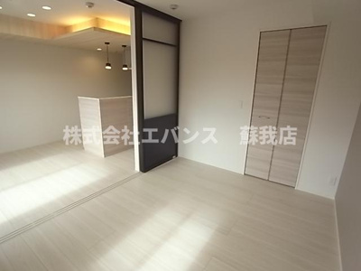 【寝室】 | Ｄ-カヴェリ本千葉 | 使い勝手のいい寝室です