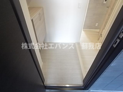 【玄関】 | Ｄ-カヴェリ本千葉 | きれいな玄関です