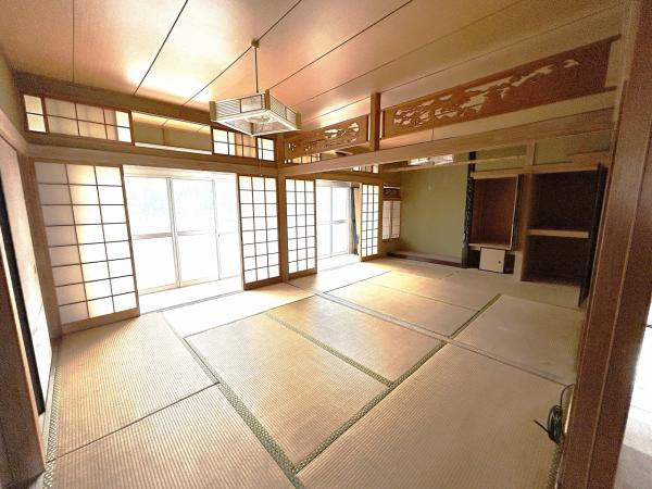 柳井市伊陸　戸建ての和室|【リフォーム中】続き間の開放的な和室は、床はフローリング、壁・天井はクロスで仕上げ、リビングへ変更します。南側で日当たりもいいため家族団らんの場としてもぴったりです