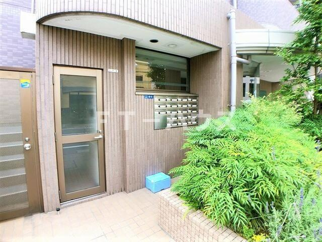 クレストコートのエントランス