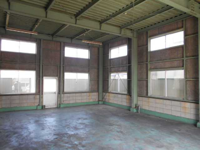 城南町 貸倉庫の駐車場