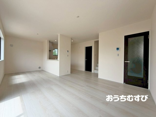 小牧市城山５丁目(全1棟)の前面道路含む現地写真