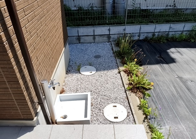 【庭】 | 庭があることでガーデニングや家庭菜園はもちろん、こどもの遊び場やペットを放して遊ぶことができます。また、家の周囲に余裕があるということです。隣地との間があれば、十分な日当たりと、風通しが確保できます。