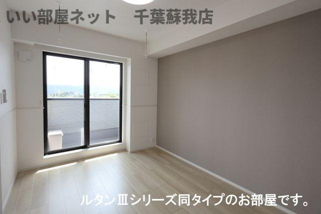 メゾン・ド・リュミエールⅢの居間・リビング|ゆったり過ごせる居間です