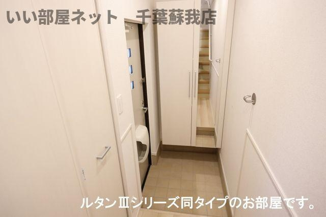 メゾン・ド・リュミエールⅢの玄関|明るい玄関です