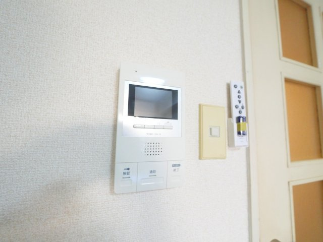 メゾンアンテルナ奈良のセキュリティ|お顔が見えるモニター付きインターホンで安心。