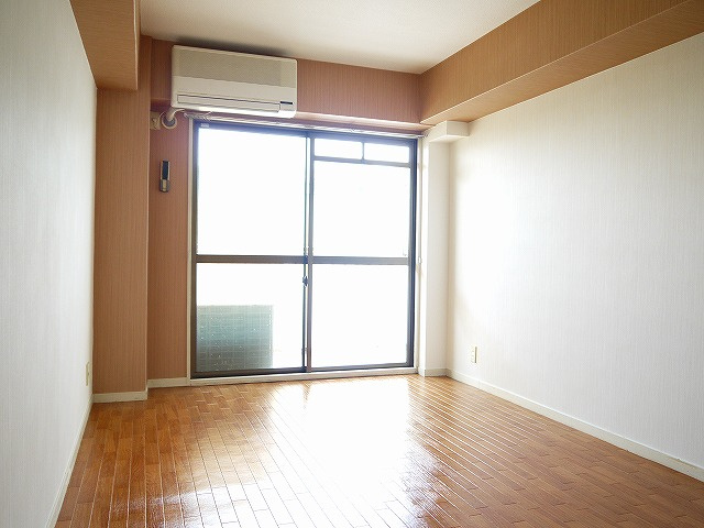 メゾンアンテルナ奈良の寝室|使い勝手のいい寝室です