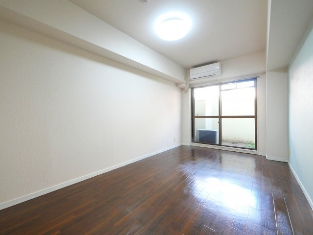 メゾンアンテルナ奈良の洋室|ゆったりした洋室です