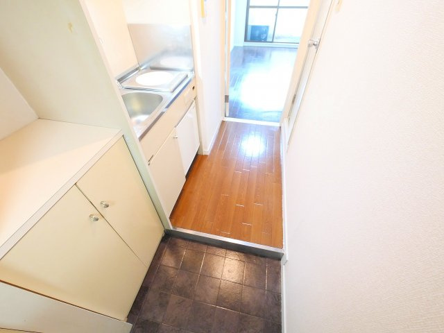 メゾンアンテルナ奈良の玄関|シンプルで使いやすい玄関です