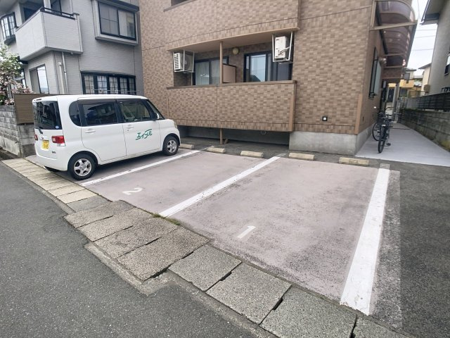 ドリームパレス鳥居ケ丘の駐車場