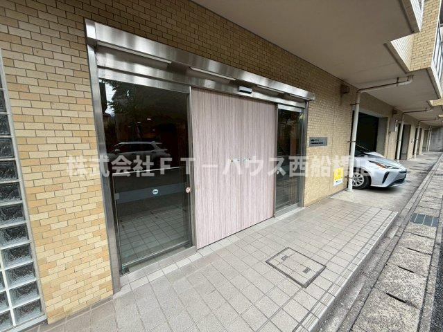 市川東レジデンスのエントランス